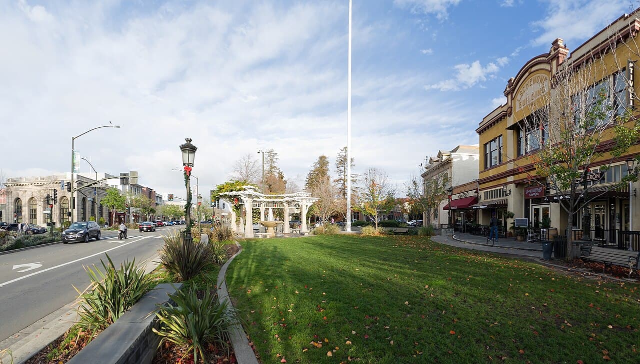 Downtown Livermore streetscape and storefronts.