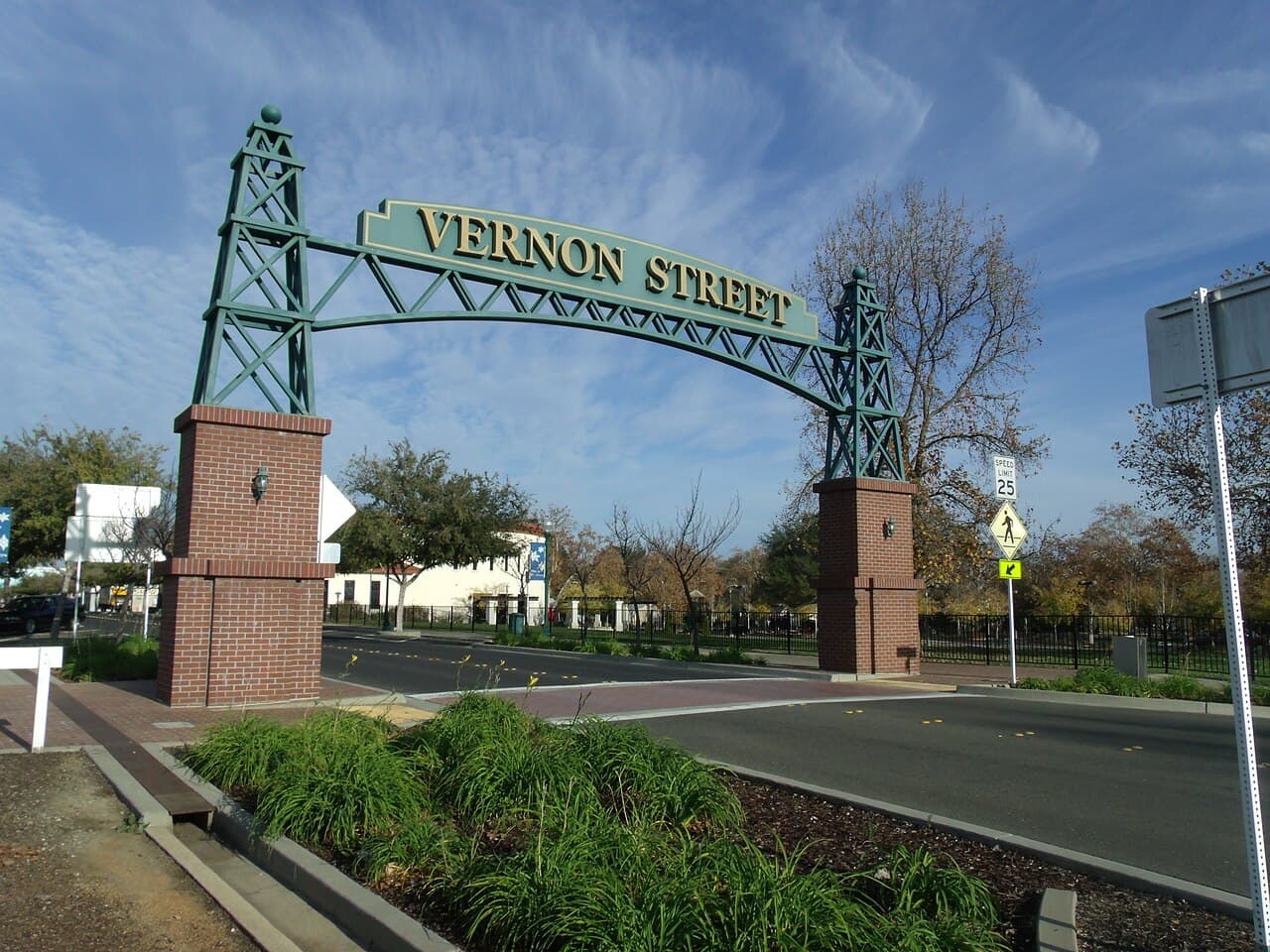 The Vernon Street Arch spanning a downtown Roseville street.